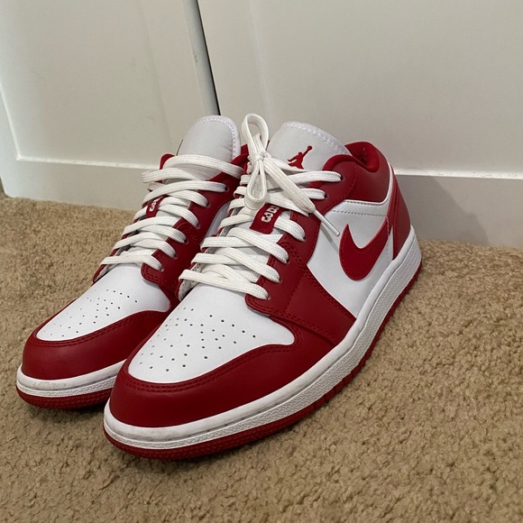 Like-new Jordan 1 low in “gym red”. US Men’s 8/US Women’s 9.5/UK Men’s 7. - Picture 3 of 6